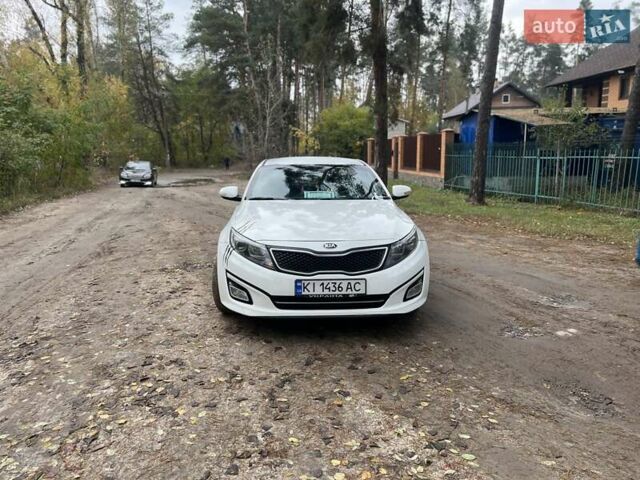 Белый Киа K5, объемом двигателя 2 л и пробегом 266 тыс. км за 9900 $, фото 1 на Automoto.ua