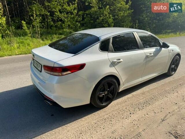 Белый Киа K5, объемом двигателя 2 л и пробегом 240 тыс. км за 10900 $, фото 19 на Automoto.ua