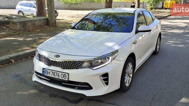 Белый Киа K5, объемом двигателя 2 л и пробегом 295 тыс. км за 11200 $, фото 5 на Automoto.ua