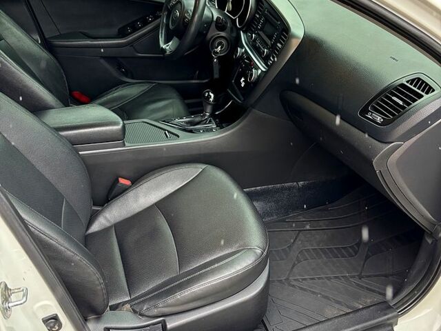 Белый Киа K5, объемом двигателя 2 л и пробегом 346 тыс. км за 11500 $, фото 9 на Automoto.ua