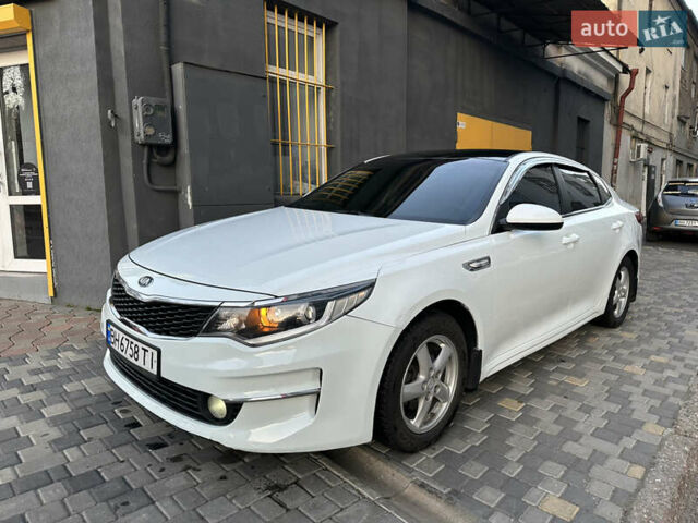 Білий Кіа K5, об'ємом двигуна 2 л та пробігом 335 тис. км за 8200 $, фото 3 на Automoto.ua