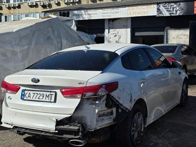 Белый Киа K5, объемом двигателя 2 л и пробегом 350 тыс. км за 4600 $, фото 2 на Automoto.ua