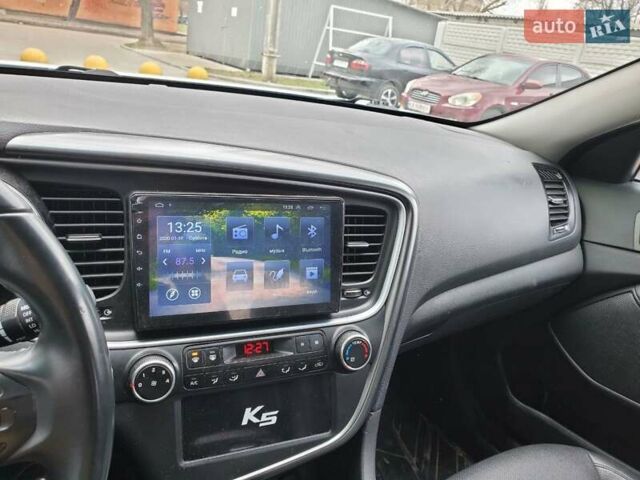 Белый Киа K5, объемом двигателя 2 л и пробегом 370 тыс. км за 8000 $, фото 1 на Automoto.ua