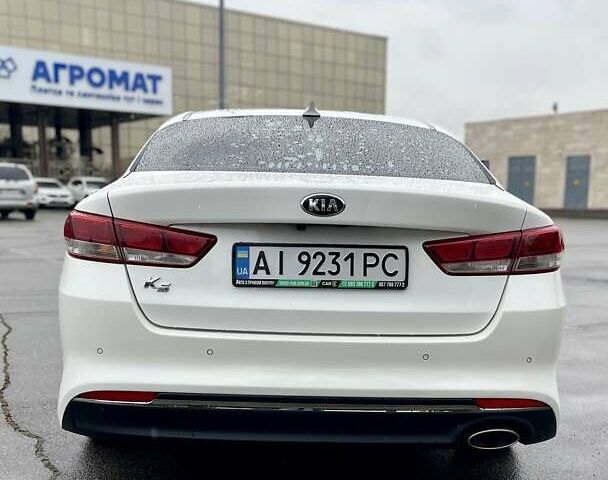 Белый Киа K5, объемом двигателя 2 л и пробегом 272 тыс. км за 12200 $, фото 5 на Automoto.ua