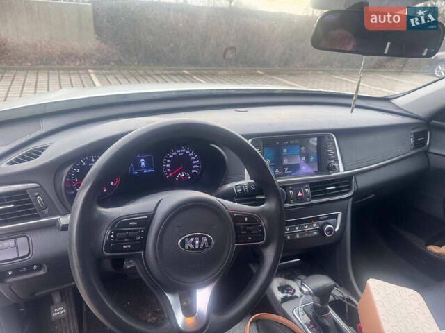 Белый Киа K5, объемом двигателя 2 л и пробегом 255 тыс. км за 11500 $, фото 4 на Automoto.ua