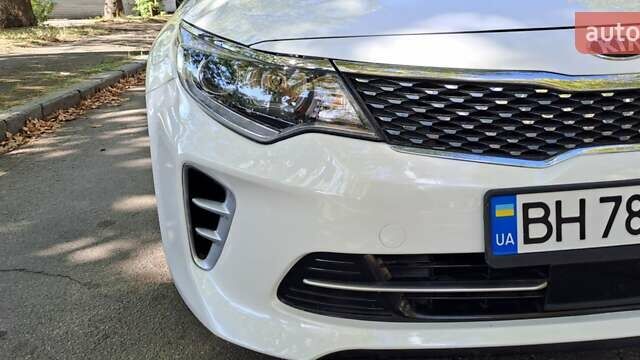 Белый Киа K5, объемом двигателя 2 л и пробегом 295 тыс. км за 11200 $, фото 12 на Automoto.ua