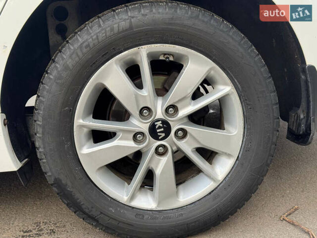 Білий Кіа K5, об'ємом двигуна 2 л та пробігом 338 тис. км за 8700 $, фото 11 на Automoto.ua