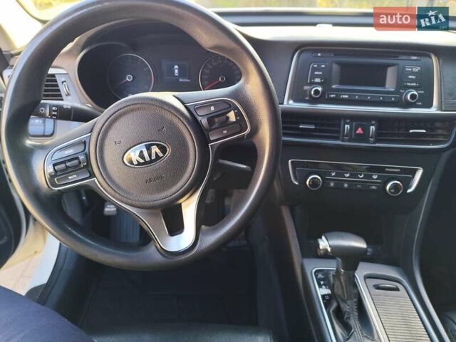Білий Кіа K5, об'ємом двигуна 2 л та пробігом 384 тис. км за 10400 $, фото 7 на Automoto.ua