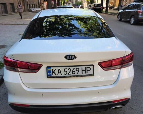 Білий Кіа K5, об'ємом двигуна 2 л та пробігом 461 тис. км за 8800 $, фото 1 на Automoto.ua