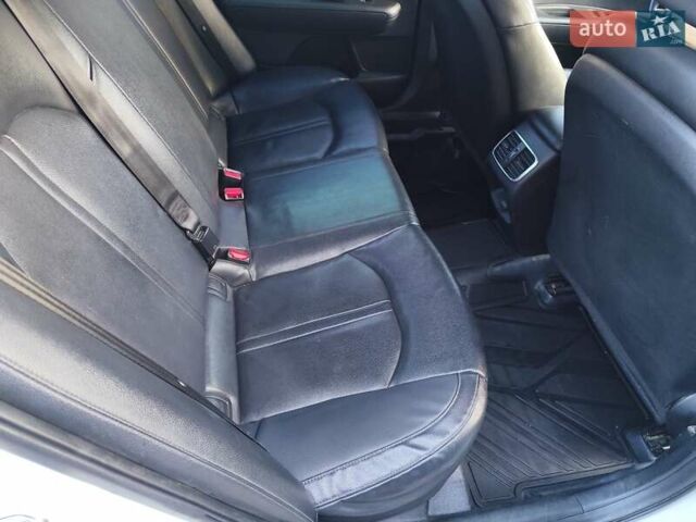 Білий Кіа K5, об'ємом двигуна 2 л та пробігом 384 тис. км за 10400 $, фото 10 на Automoto.ua
