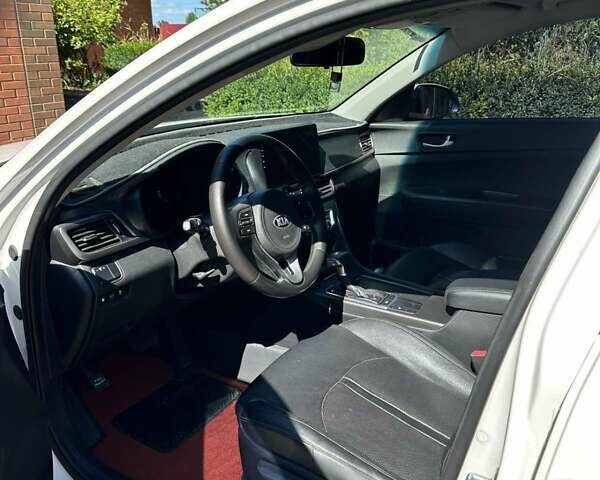 Білий Кіа K5, об'ємом двигуна 2 л та пробігом 330 тис. км за 9500 $, фото 9 на Automoto.ua