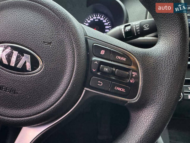 Білий Кіа K5, об'ємом двигуна 2 л та пробігом 338 тис. км за 8700 $, фото 8 на Automoto.ua