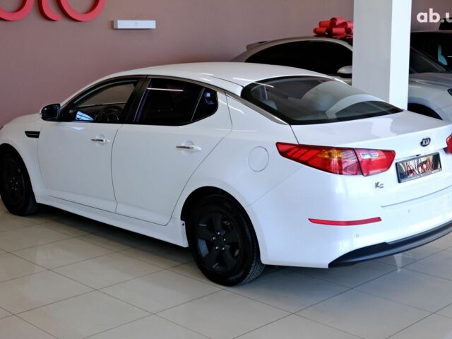 Белый Киа K5, объемом двигателя 2 л и пробегом 293 тыс. км за 9500 $, фото 6 на Automoto.ua