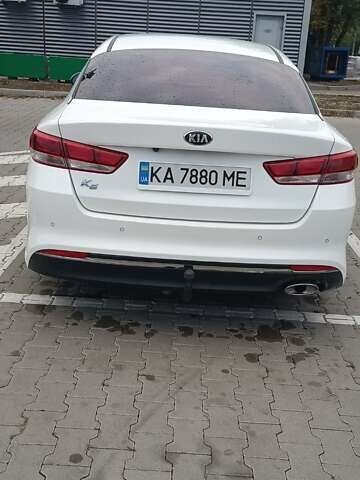 Білий Кіа K5, об'ємом двигуна 2 л та пробігом 320 тис. км за 10600 $, фото 3 на Automoto.ua