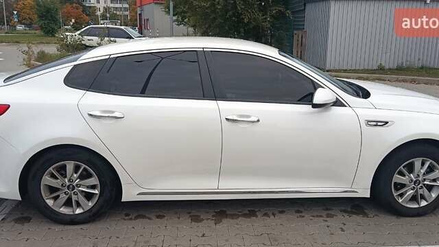 Білий Кіа K5, об'ємом двигуна 2 л та пробігом 320 тис. км за 10600 $, фото 2 на Automoto.ua