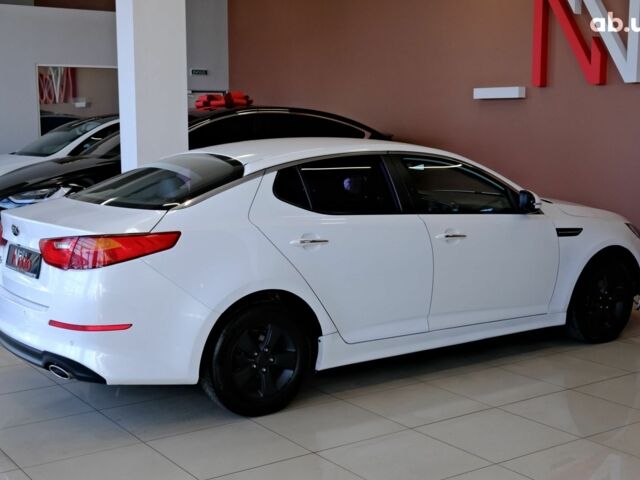 Белый Киа K5, объемом двигателя 2 л и пробегом 293 тыс. км за 9500 $, фото 2 на Automoto.ua