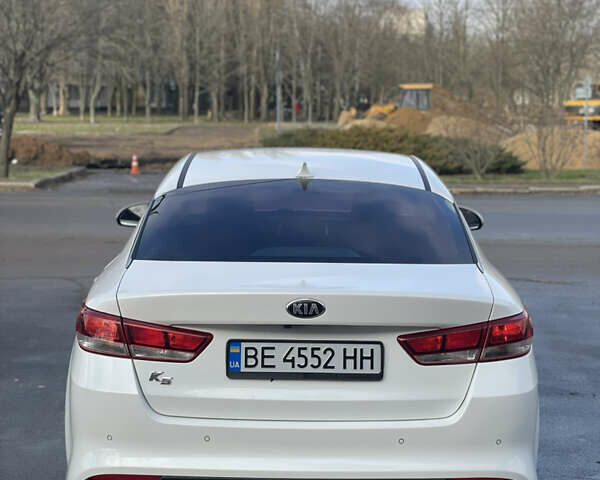 Белый Киа K5, объемом двигателя 2 л и пробегом 268 тыс. км за 11600 $, фото 6 на Automoto.ua