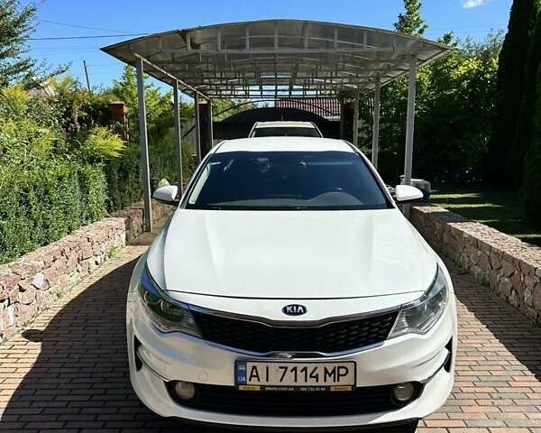Білий Кіа K5, об'ємом двигуна 2 л та пробігом 330 тис. км за 9500 $, фото 3 на Automoto.ua