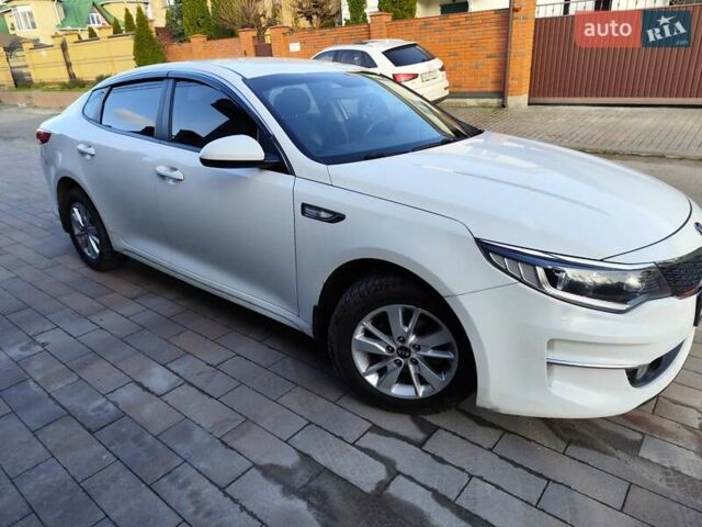 Білий Кіа K5, об'ємом двигуна 2 л та пробігом 384 тис. км за 10400 $, фото 5 на Automoto.ua