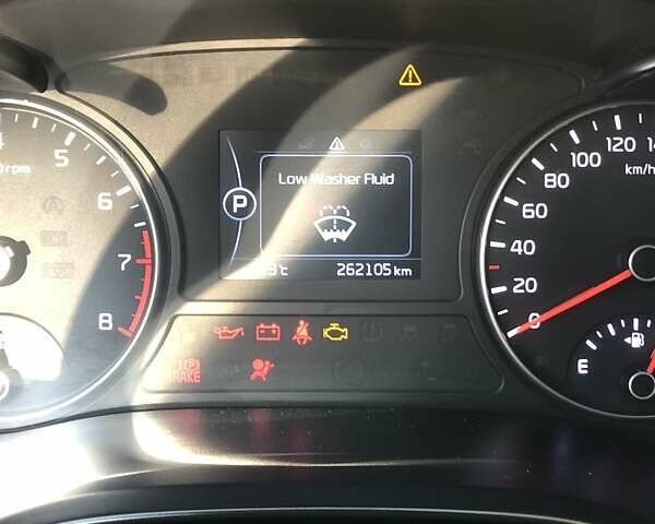 Белый Киа K5, объемом двигателя 0 л и пробегом 262 тыс. км за 11500 $, фото 13 на Automoto.ua