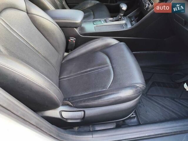 Білий Кіа K5, об'ємом двигуна 2 л та пробігом 384 тис. км за 10400 $, фото 9 на Automoto.ua