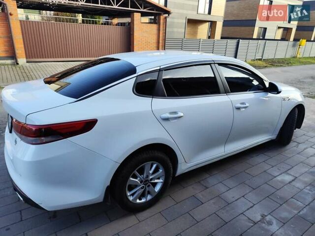 Білий Кіа K5, об'ємом двигуна 2 л та пробігом 384 тис. км за 10400 $, фото 4 на Automoto.ua