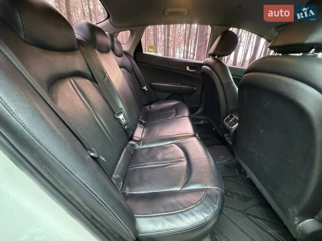Білий Кіа K5, об'ємом двигуна 2 л та пробігом 338 тис. км за 8700 $, фото 5 на Automoto.ua