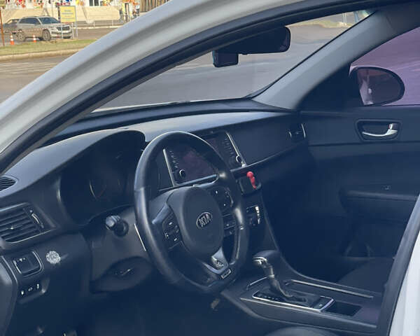 Белый Киа K5, объемом двигателя 2 л и пробегом 268 тыс. км за 11600 $, фото 24 на Automoto.ua