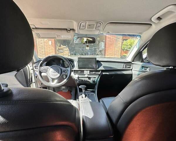 Білий Кіа K5, об'ємом двигуна 2 л та пробігом 330 тис. км за 9500 $, фото 12 на Automoto.ua