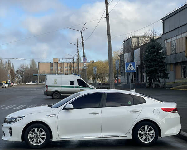 Белый Киа K5, объемом двигателя 2 л и пробегом 268 тыс. км за 11600 $, фото 3 на Automoto.ua