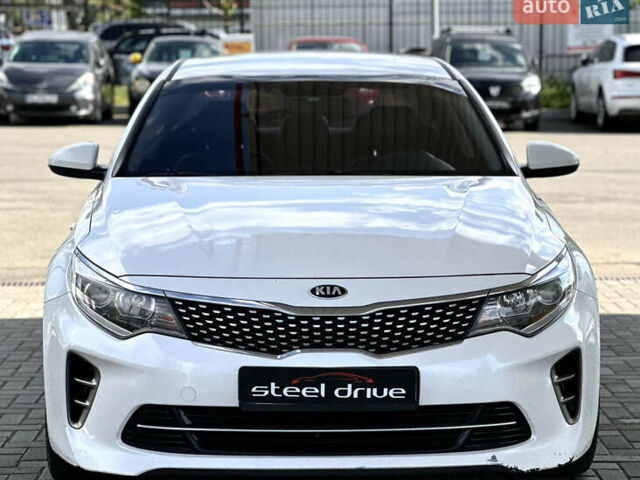 Белый Киа K5, объемом двигателя 2 л и пробегом 275 тыс. км за 11500 $, фото 1 на Automoto.ua