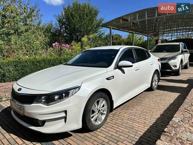 Білий Кіа K5, об'ємом двигуна 2 л та пробігом 330 тис. км за 9500 $, фото 11 на Automoto.ua