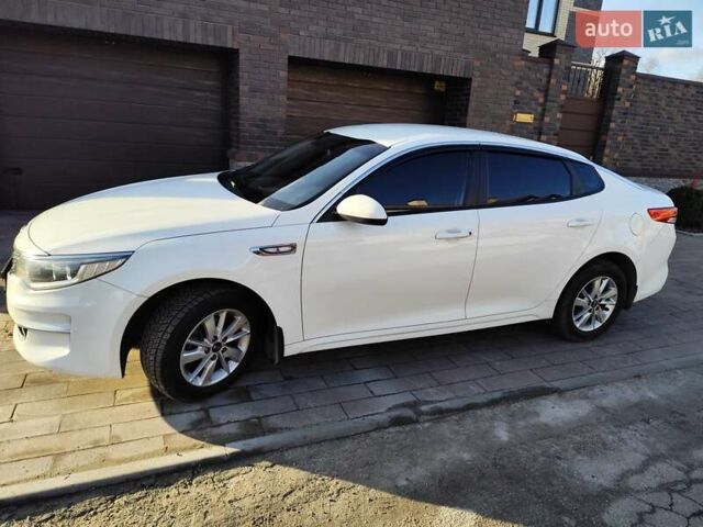 Білий Кіа K5, об'ємом двигуна 2 л та пробігом 384 тис. км за 10400 $, фото 1 на Automoto.ua
