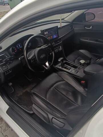 Білий Кіа K5, об'ємом двигуна 2 л та пробігом 320 тис. км за 10600 $, фото 5 на Automoto.ua