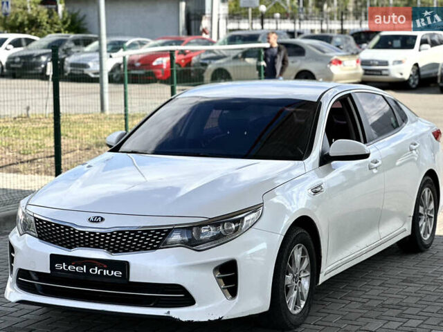 Белый Киа K5, объемом двигателя 2 л и пробегом 275 тыс. км за 11500 $, фото 2 на Automoto.ua