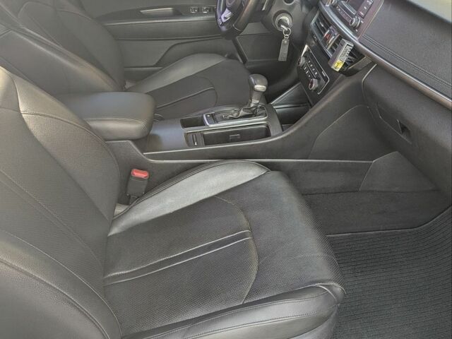 Белый Киа K5, объемом двигателя 2 л и пробегом 276 тыс. км за 9700 $, фото 18 на Automoto.ua