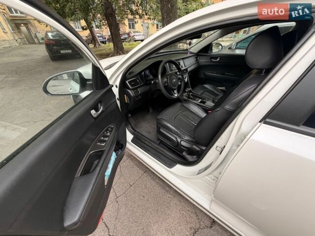 Белый Киа K5, объемом двигателя 2 л и пробегом 340 тыс. км за 9300 $, фото 8 на Automoto.ua