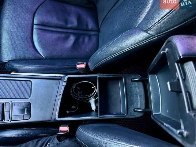 Белый Киа K5, объемом двигателя 2 л и пробегом 271 тыс. км за 12000 $, фото 62 на Automoto.ua