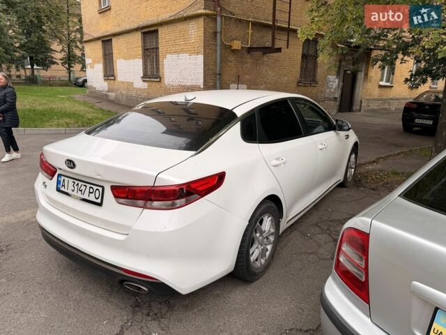Белый Киа K5, объемом двигателя 2 л и пробегом 340 тыс. км за 9300 $, фото 4 на Automoto.ua