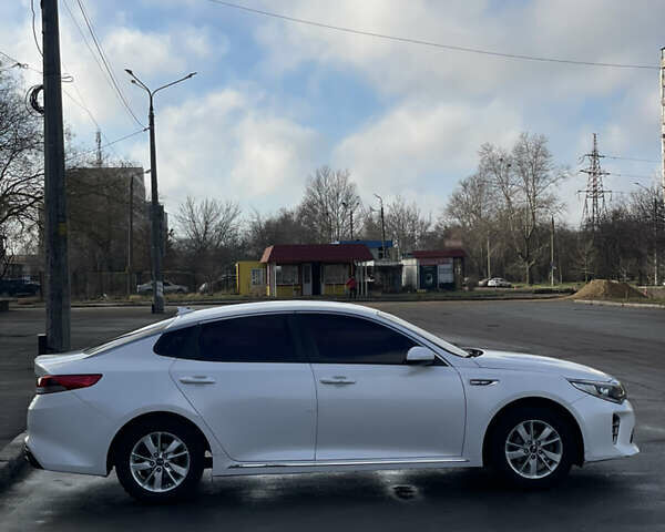 Белый Киа K5, объемом двигателя 2 л и пробегом 268 тыс. км за 11600 $, фото 9 на Automoto.ua