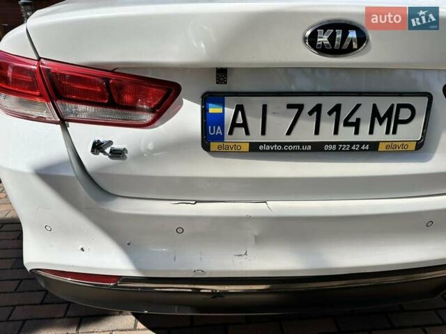 Білий Кіа K5, об'ємом двигуна 2 л та пробігом 330 тис. км за 9500 $, фото 2 на Automoto.ua
