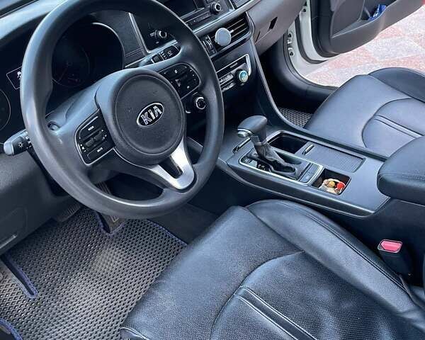 Белый Киа K5, объемом двигателя 0 л и пробегом 262 тыс. км за 11500 $, фото 12 на Automoto.ua