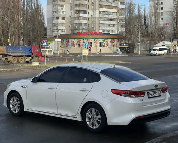 Белый Киа K5, объемом двигателя 2 л и пробегом 268 тыс. км за 11600 $, фото 4 на Automoto.ua