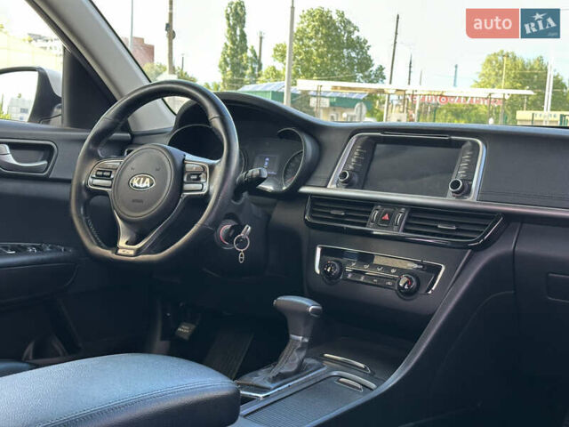Белый Киа K5, объемом двигателя 2 л и пробегом 275 тыс. км за 11500 $, фото 7 на Automoto.ua