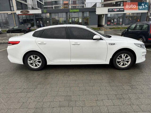 Білий Кіа K5, об'ємом двигуна 2 л та пробігом 314 тис. км за 10000 $, фото 4 на Automoto.ua