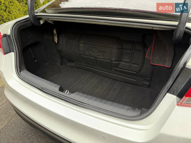 Белый Киа K5, объемом двигателя 2 л и пробегом 300 тыс. км за 14000 $, фото 16 на Automoto.ua