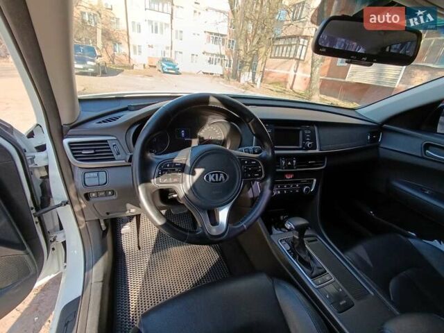 Белый Киа K5, объемом двигателя 2 л и пробегом 258 тыс. км за 11800 $, фото 9 на Automoto.ua