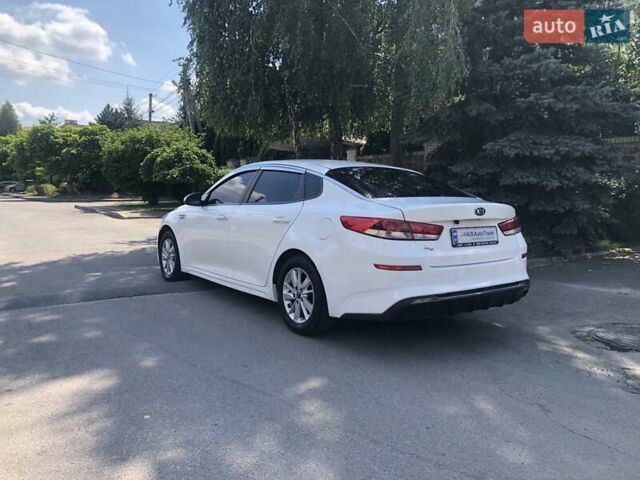 Білий Кіа K5, об'ємом двигуна 2 л та пробігом 335 тис. км за 11990 $, фото 5 на Automoto.ua