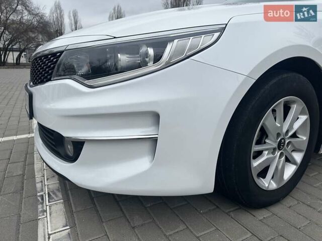 Білий Кіа K5, об'ємом двигуна 2 л та пробігом 259 тис. км за 12500 $, фото 3 на Automoto.ua