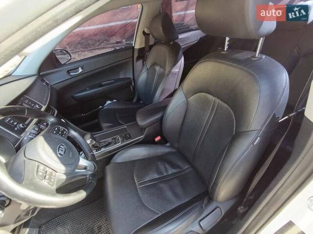 Белый Киа K5, объемом двигателя 2 л и пробегом 258 тыс. км за 11800 $, фото 4 на Automoto.ua